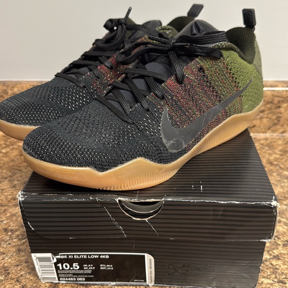 Kobe 11 “black horse“.